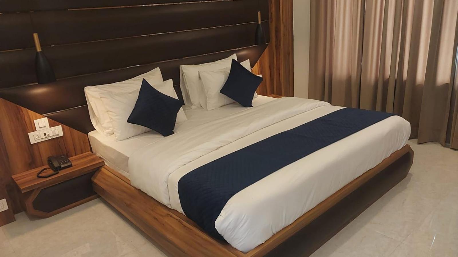 Hotel Sunshine 다람샬라 외부 사진