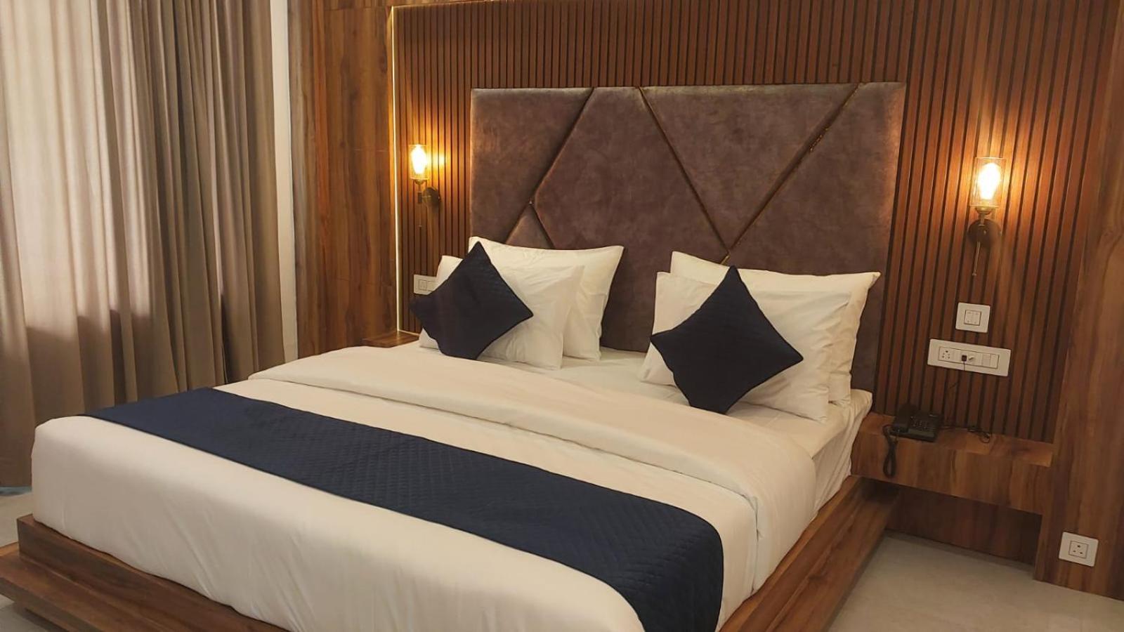 Hotel Sunshine 다람샬라 외부 사진
